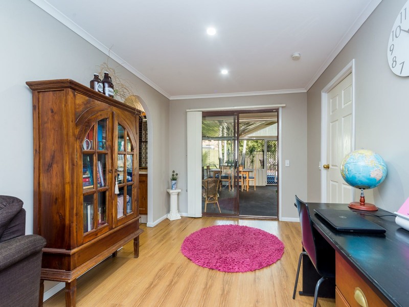 12 Renmark Court, Helensvale QLD 4212