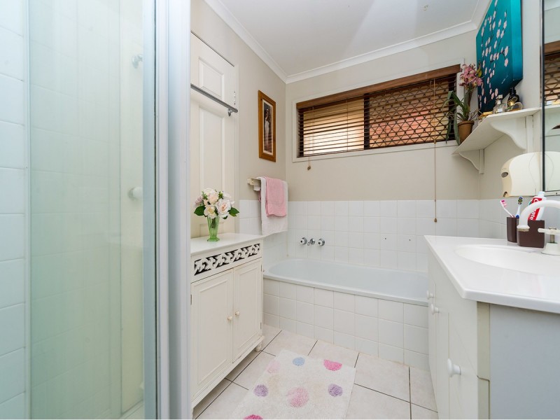 12 Renmark Court, Helensvale QLD 4212