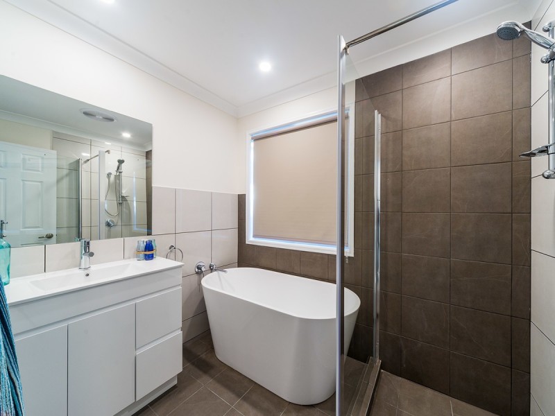 19 Papara Street, Pacific Pines QLD 4211