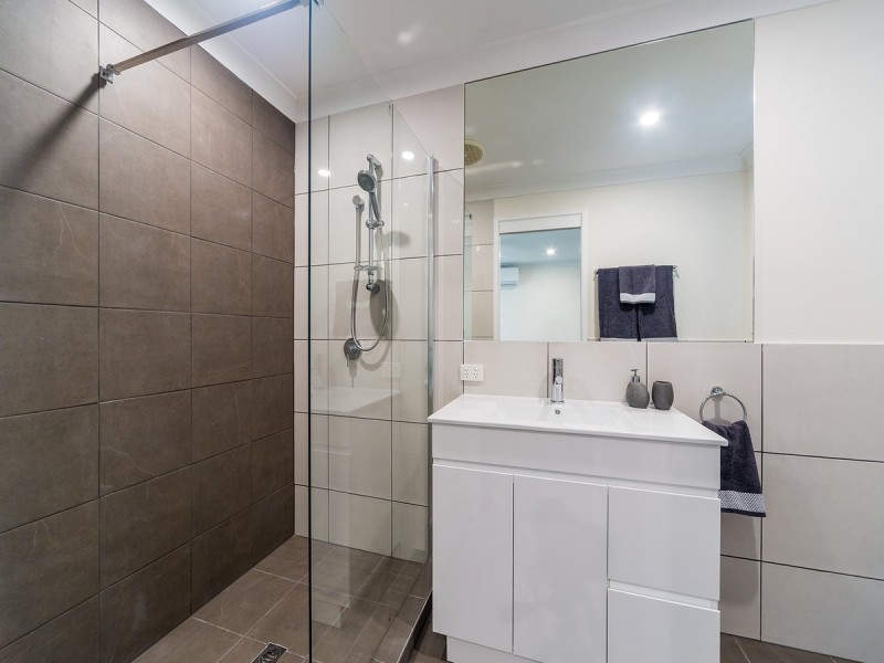 19 Papara Street, Pacific Pines QLD 4211