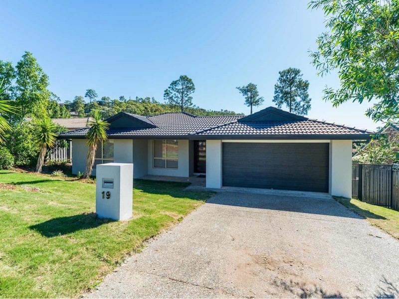 19 Papara Street, Pacific Pines QLD 4211