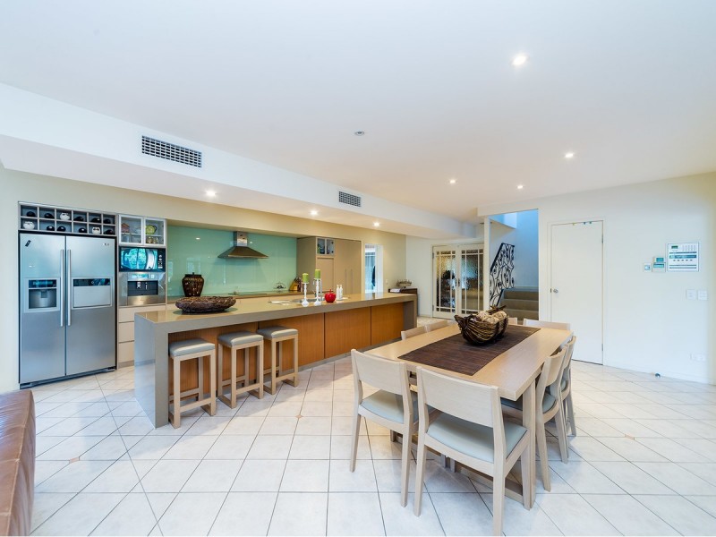 11 Ewingar Court, Helensvale QLD 4212