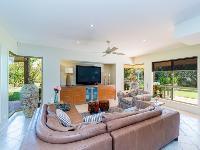 11 Ewingar Court, Helensvale QLD 4212