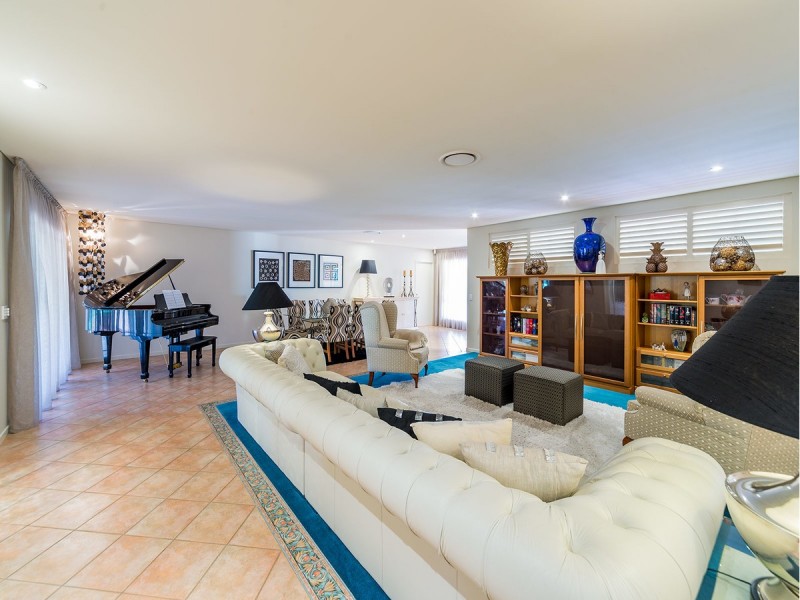 11 Ewingar Court, Helensvale QLD 4212