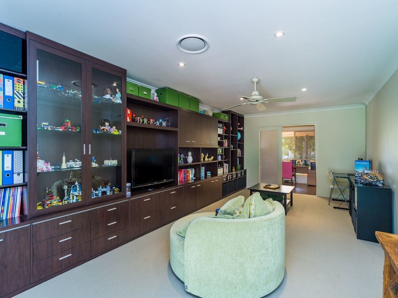 11 Ewingar Court, Helensvale QLD 4212