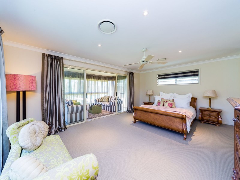 11 Ewingar Court, Helensvale QLD 4212