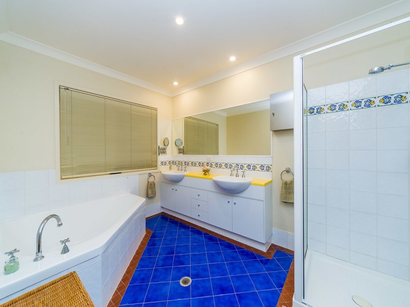 11 Ewingar Court, Helensvale QLD 4212