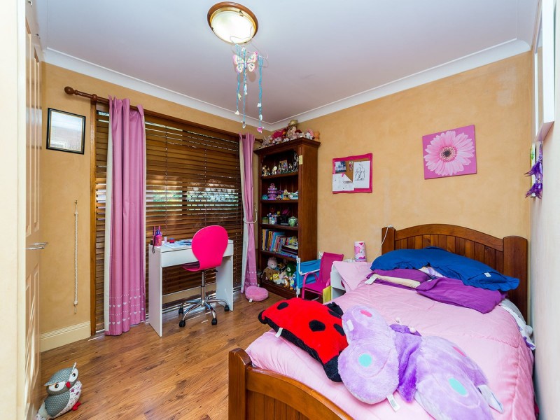 33 Dromana Crescent, Helensvale QLD 4212