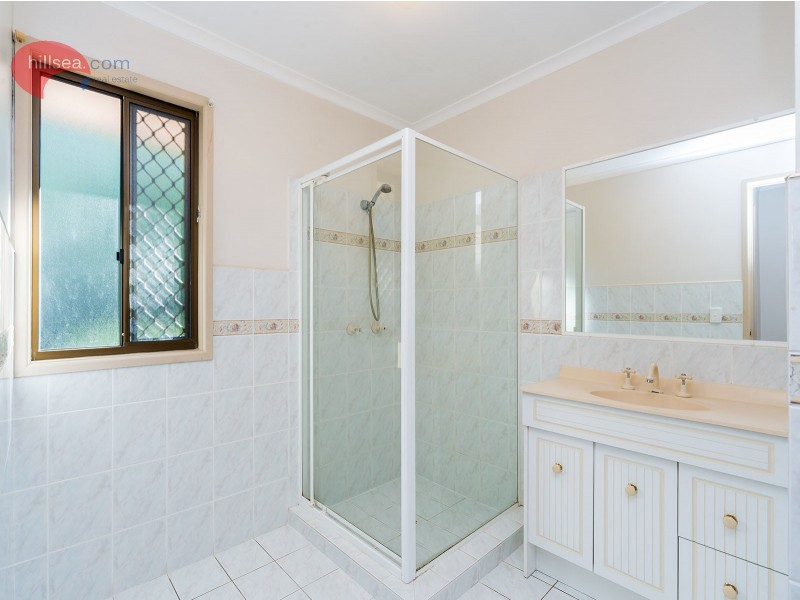 6 Nowra Court, Helensvale QLD 4212