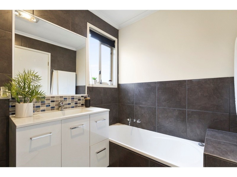 95 River Oak Drive, Helensvale QLD 4212