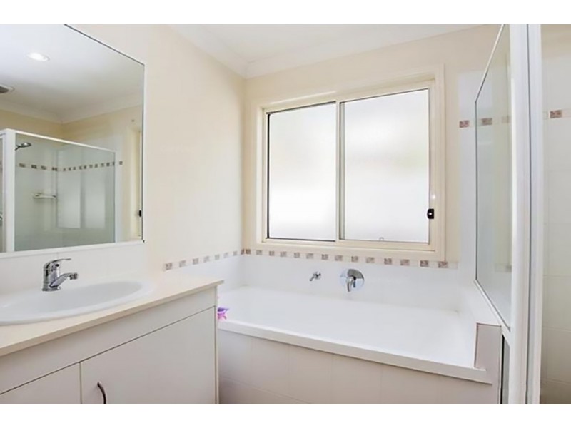 94 Roberts Drive, Maudsland QLD 4210