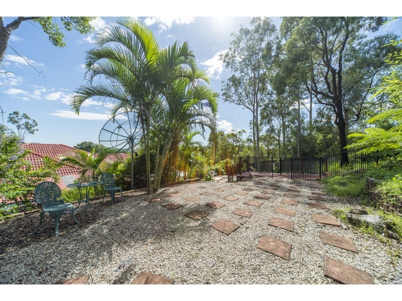 14 Avon Court, Pacific Pines QLD 4211