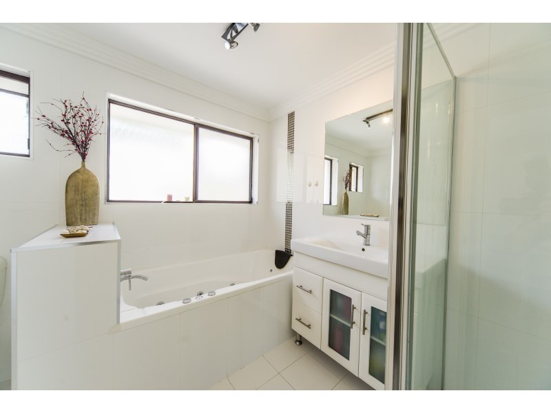 50 Latrobe Ave, Helensvale QLD 4212