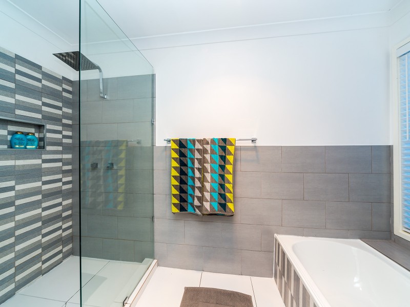 10 Tanunda Drive, Helensvale QLD 4212