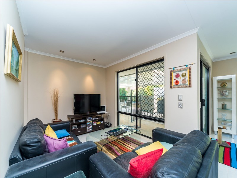 6 Lachlan Court, Helensvale QLD 4212
