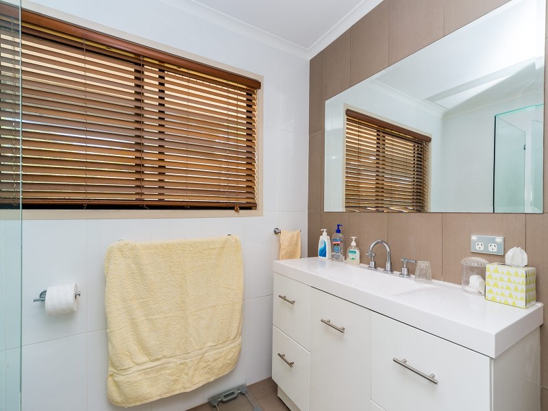 6 Lachlan Court, Helensvale QLD 4212