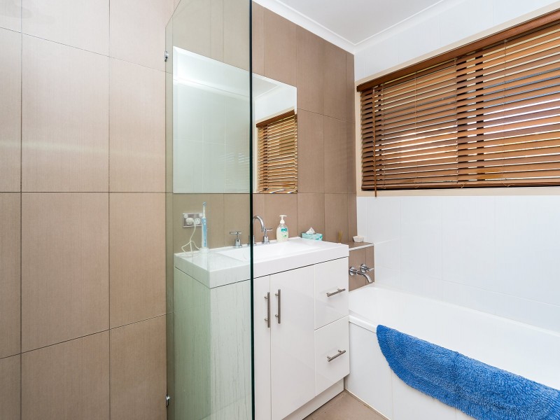 6 Lachlan Court, Helensvale QLD 4212