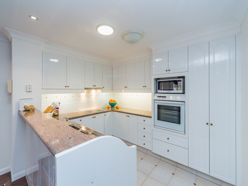 6/100 Cotlew Street, Southport QLD 4215