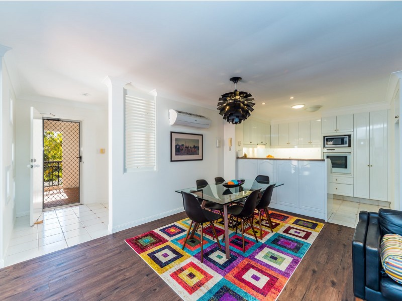 6/100 Cotlew Street, Southport QLD 4215