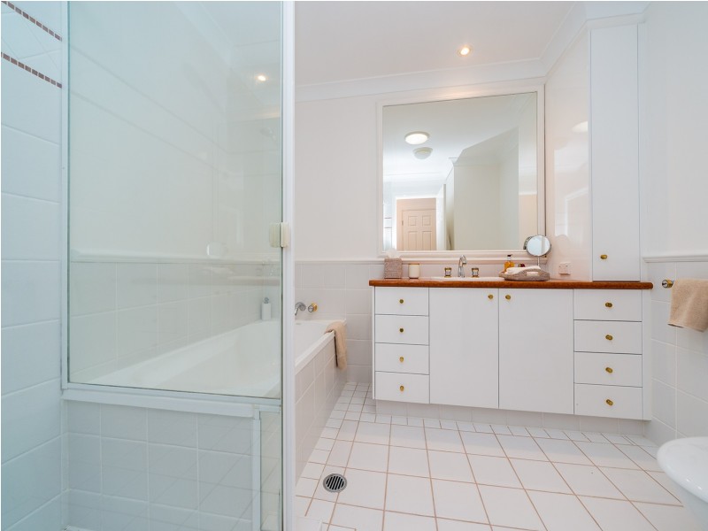 6/100 Cotlew Street, Southport QLD 4215