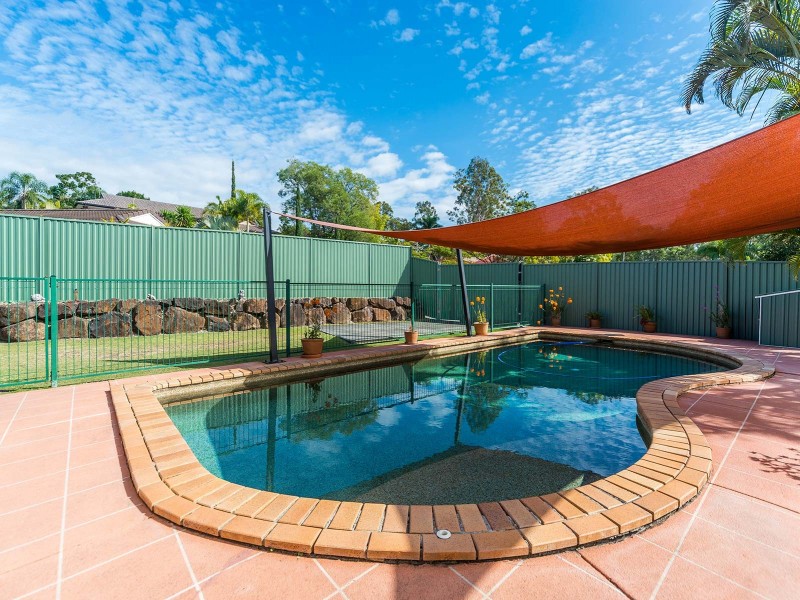 6 Tocumwal Court, Helensvale QLD 4212