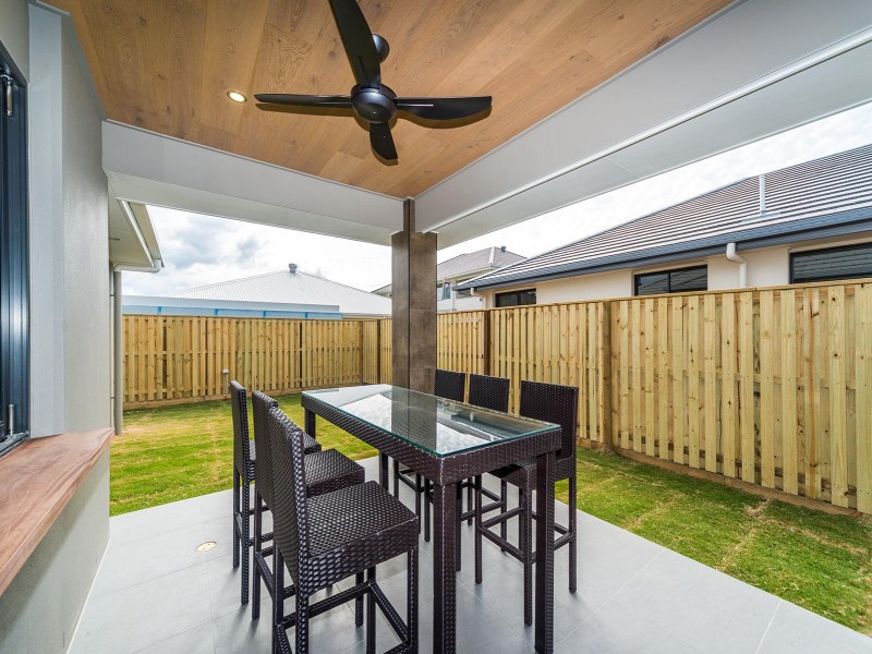 4 Laurel Drive, Helensvale QLD 4212
