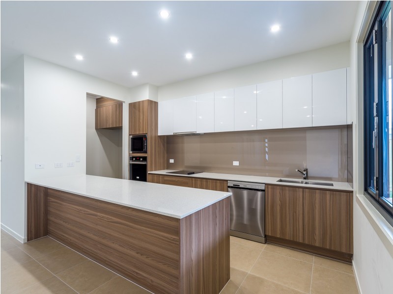 4 Laurel Drive, Helensvale QLD 4212