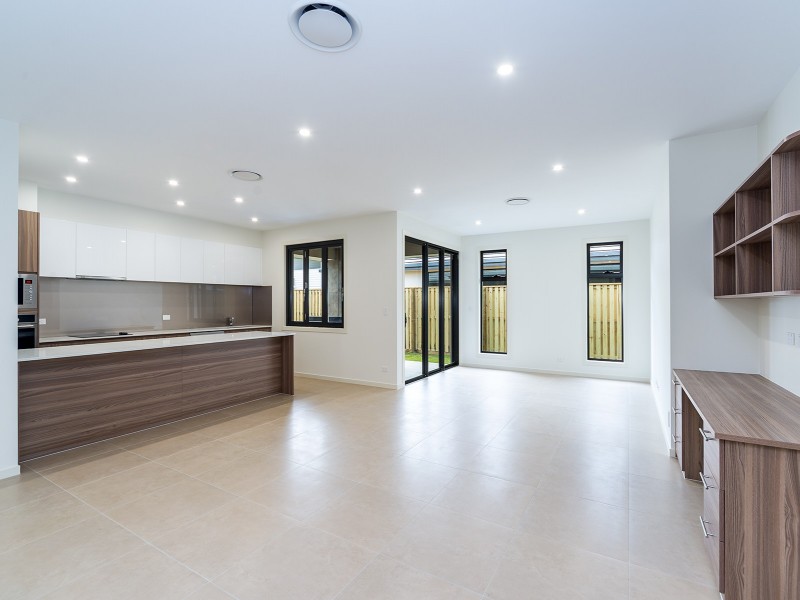 4 Laurel Drive, Helensvale QLD 4212