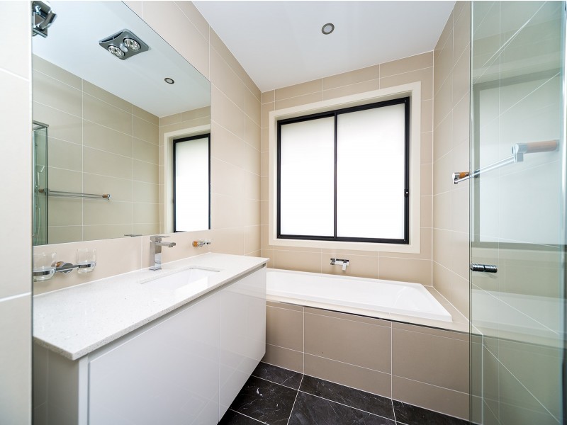 4 Laurel Drive, Helensvale QLD 4212
