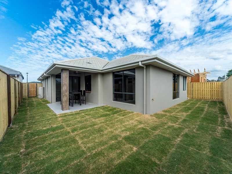 4 Laurel Drive, Helensvale QLD 4212