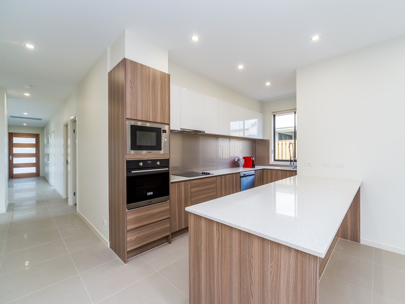 6 Laurel Drive, Helensvale QLD 4212