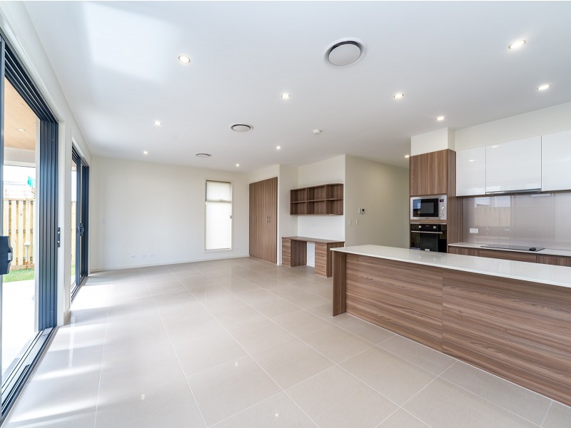 6 Laurel Drive, Helensvale QLD 4212