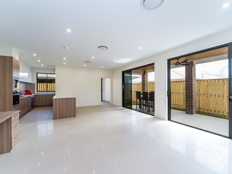 6 Laurel Drive, Helensvale QLD 4212