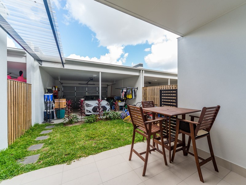 9 Mayfair Lane, Hope Island QLD 4212
