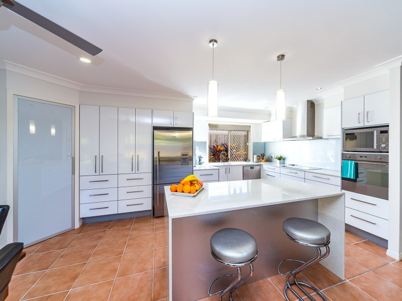 18 Rosswood Court, Helensvale QLD 4212