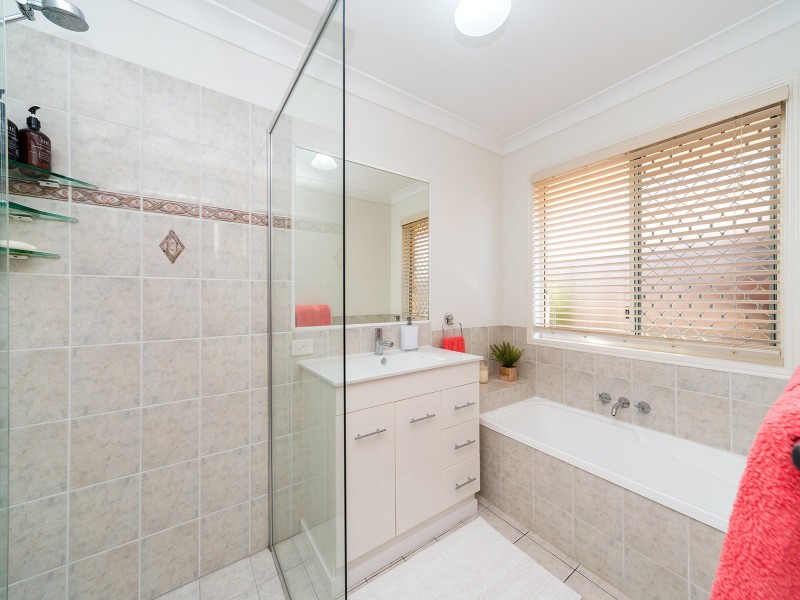18 Rosswood Court, Helensvale QLD 4212