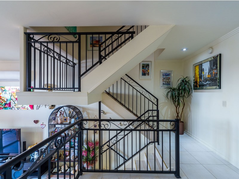 31 John Lund Drive, Hope Island QLD 4212