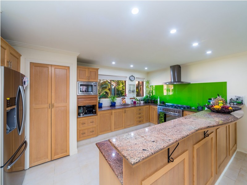 31 John Lund Drive, Hope Island QLD 4212