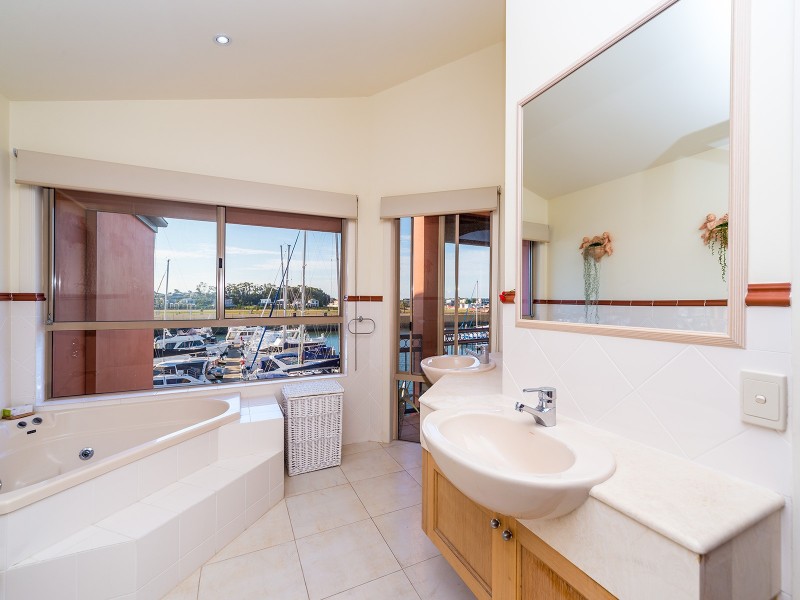 31 John Lund Drive, Hope Island QLD 4212