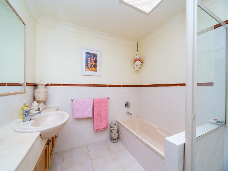 31 John Lund Drive, Hope Island QLD 4212