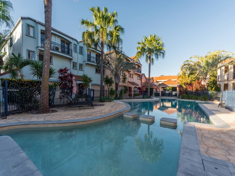 31 John Lund Drive, Hope Island QLD 4212