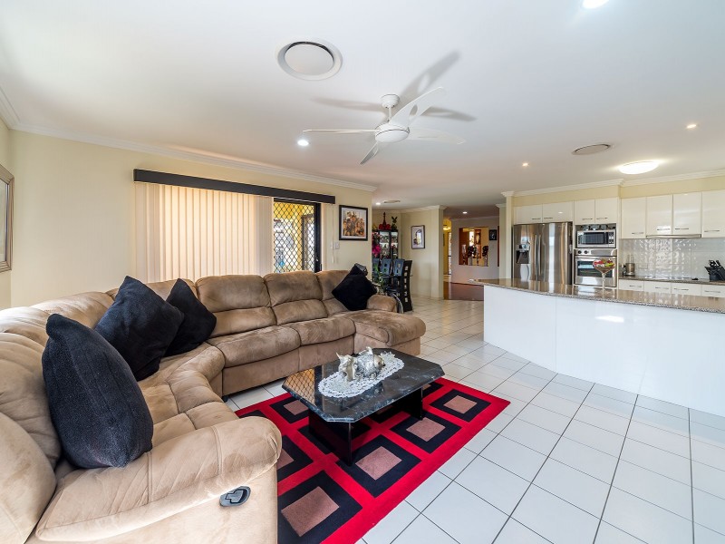 11 Broxbourne Place, Oxenford QLD 4210