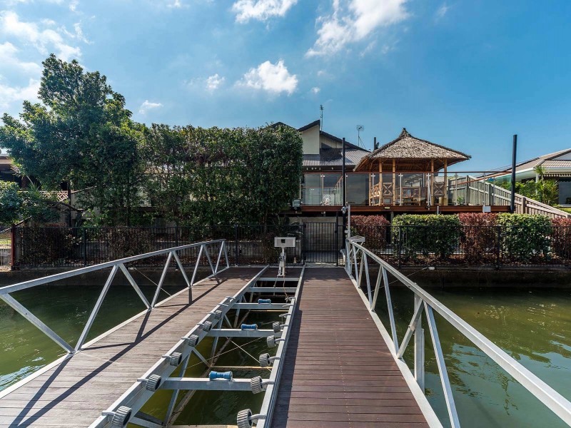 2 Anchorage Way, Biggera Waters QLD 4216