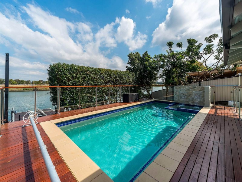 2 Anchorage Way, Biggera Waters QLD 4216