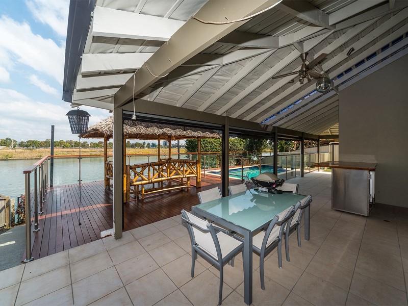 2 Anchorage Way, Biggera Waters QLD 4216