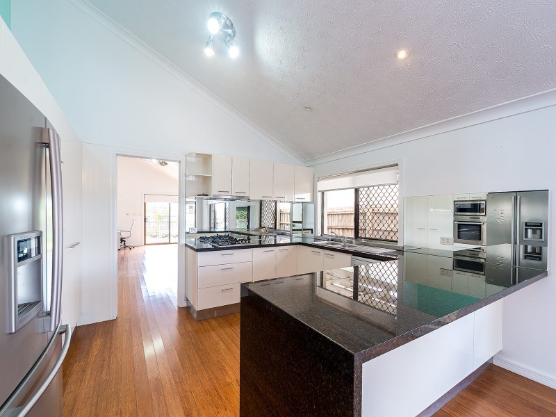 2 Anchorage Way, Biggera Waters QLD 4216