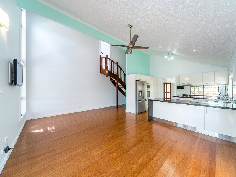 2 Anchorage Way, Biggera Waters QLD 4216