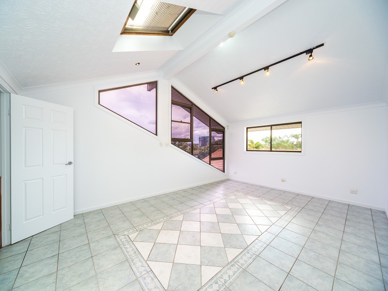 2 Anchorage Way, Biggera Waters QLD 4216