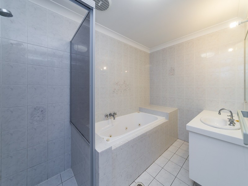 2 Anchorage Way, Biggera Waters QLD 4216