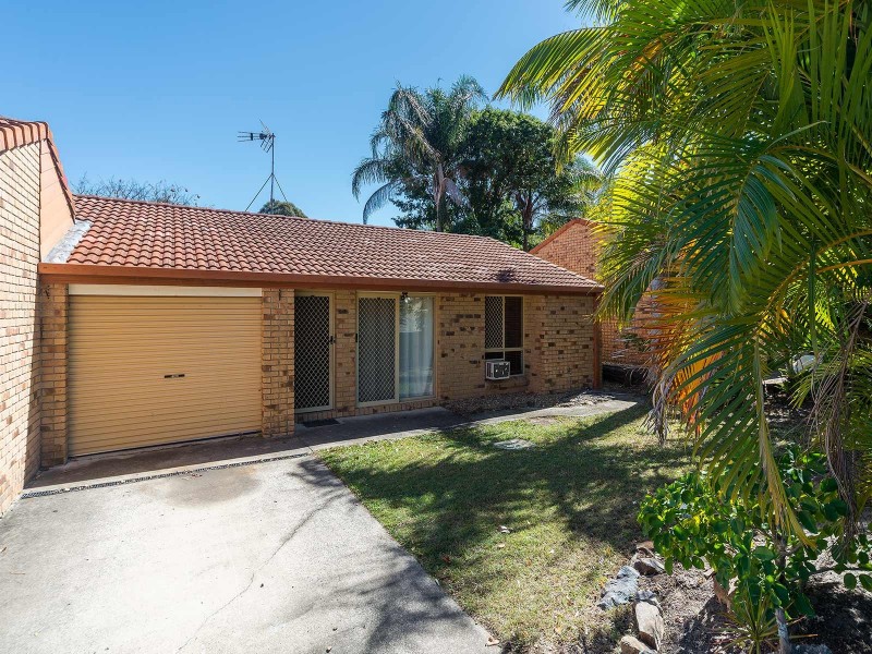 2/96 Village Way, Oxenford QLD 4210
